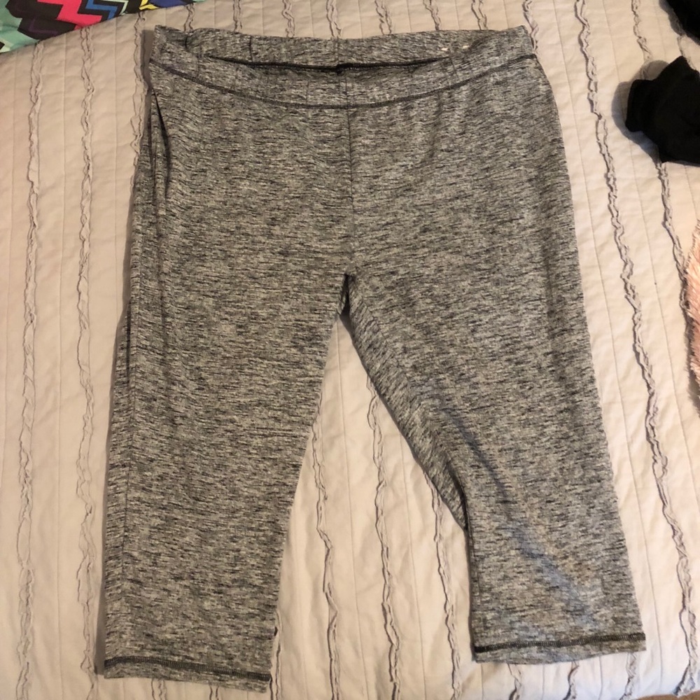 Lane Bryant Cropped Activewear Leggings Size 26/28